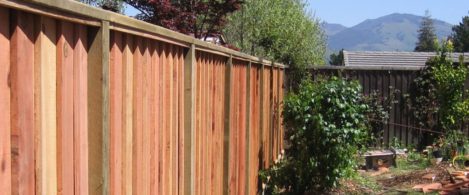 timber-fencing-in-new-zealand-a-perfect-match-for-your-log-home